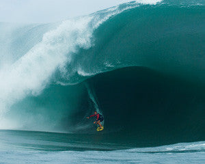 Surfing Teahupo'o